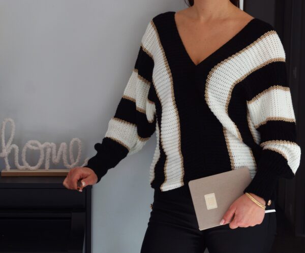 Pull à rayures en col V